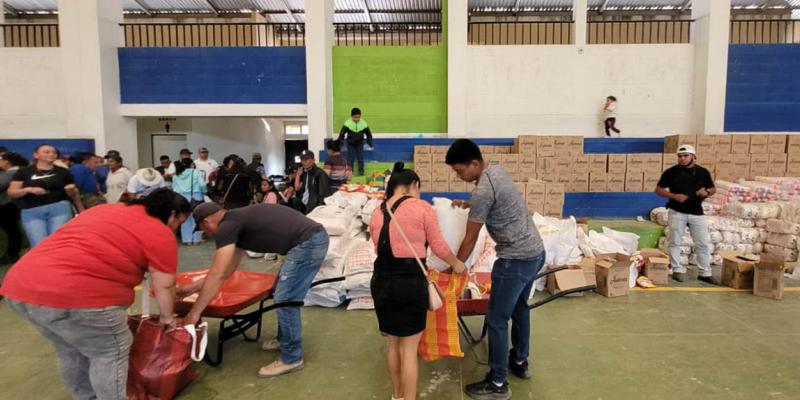 Inicia entrega de alimentos a dos mil familias en Santa Cruz el Chol