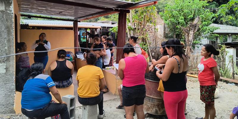 Mujeres integrantes de CADER fortalecen conocimientos en economía rural