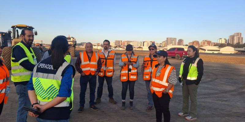 Supervisan avances en reconstrucción de pista de taxeo en el Aeropuerto Internacional La Aurora para verificar