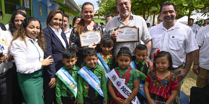 Presidente Bernardo Arévalo y MINEDUC inauguran Ciclo Escolar 2025 en San Benito, Petén.