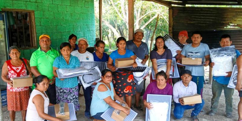 Con entrega de equipos fortalecen sector apícola en Petén