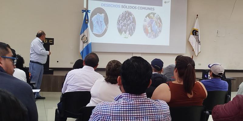 Los colaboradores aprendieron cómo separar los desechos