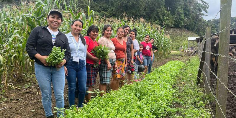 Mujeres del caserío El Poxté construyen un huerto comunal