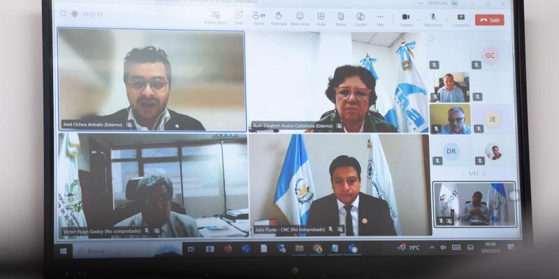 Autoridades de la CNC, SEGEPLAN y la SCEP participaron en el lanzamiento del curso.