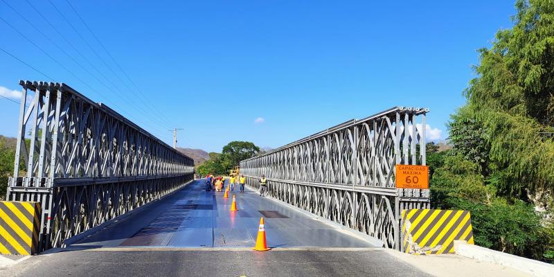La zona Vial 8 realizó el cambio de 8 planchas del puente Santiago 