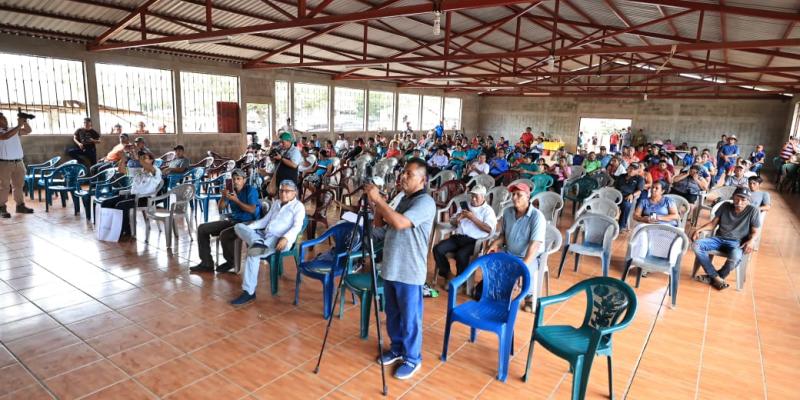Escuchan necesidades de agricultores de Suchitepéquez