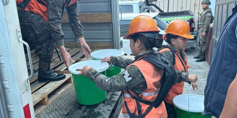 Ejército de Guatemala apoya las acciones ante el incremento de la actividad del volcán de Fuego.