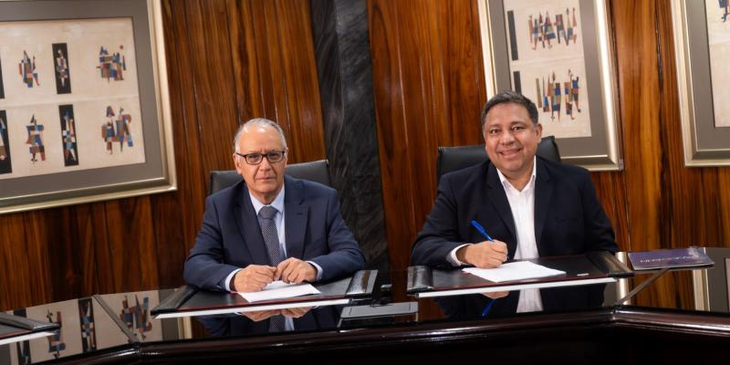 Sergio Silva, presidente de la junta directiva del CHN, y Carlos Mendoza, secretario de Planificación.