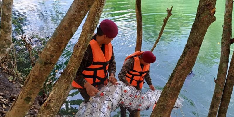 Ejército de Guatemala instaló biobarda en balneario Los Tucanes, en Petén.
