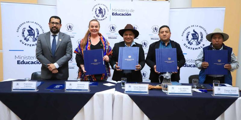 Confirman compromiso para fortalecer la Educación Bilingüe e Intercultural en comunidades de Sololá
