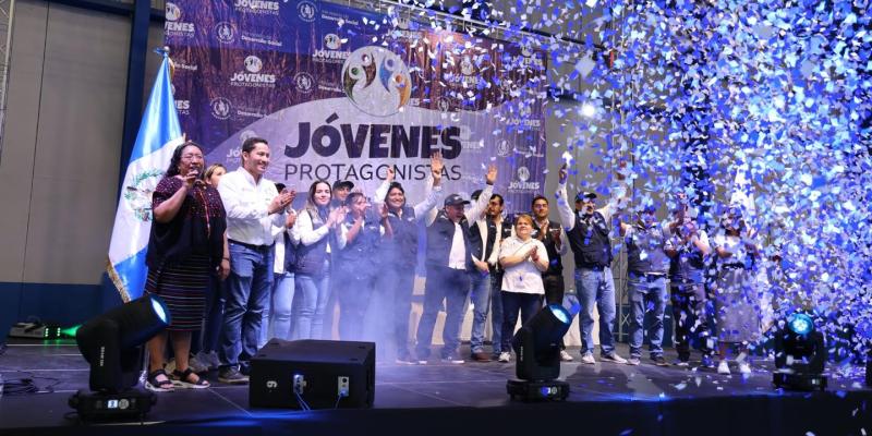 FOTOGRAFÍA DE LANZAMIENTO DE JÓVENES PROGRAGONISTAS