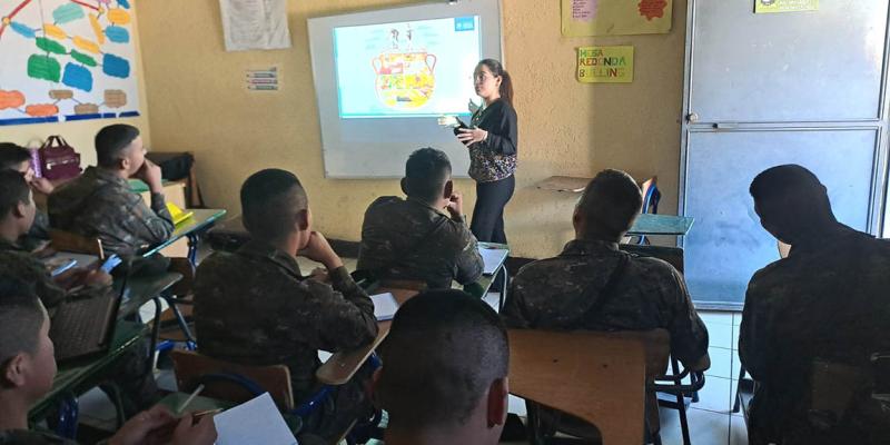 Militares fortalecen conocimientos en agricultura para el desarrollo comunitario