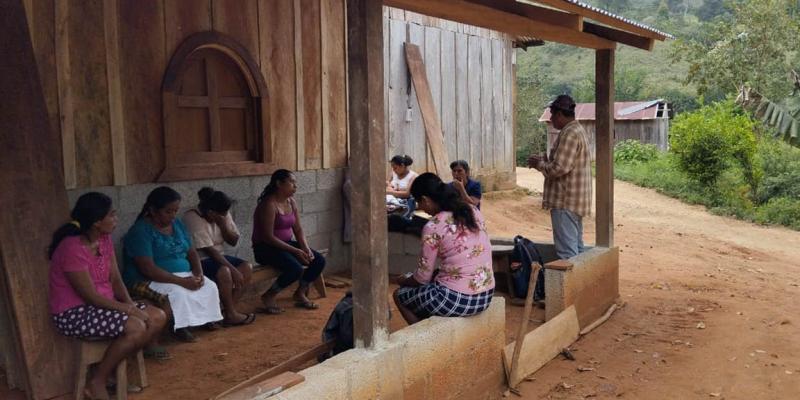 Ofrecen asistencia técnica a proyecto avícola en comunidad Nueva Armenia