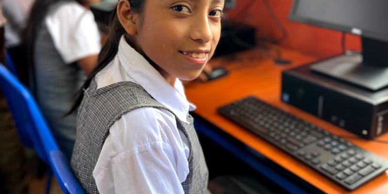 ENTREGA DE SALÓN DE COMPUTO EN OLOPA, CHIQUIMULA