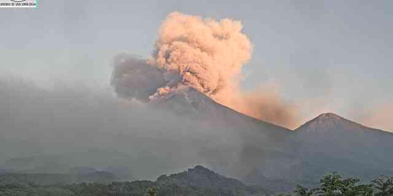 Volcán de Fuego registra nueva fase eruptiva tras 40 días de inactividad