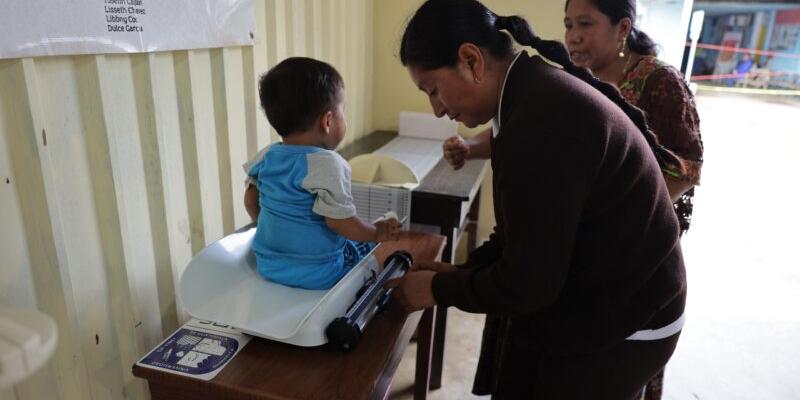 Racías, el niño poptuneco que se recuperó de la desnutrición aguda