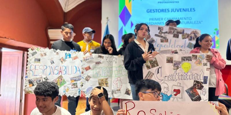 FOTO DE CAMPAMENTO DE JÓVENES PROTAGONISTAS