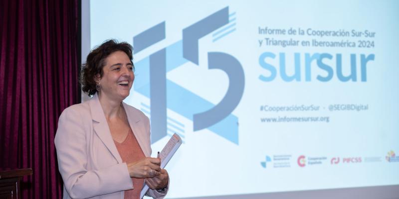 Cristina Xalma, investigadora de SEGIB, presentó el informe sobre cooperación. 