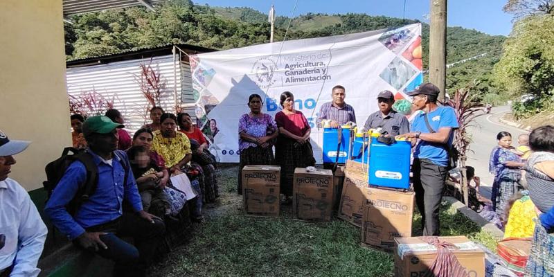 Familias agricultoras de Alta Verapaz reciben Bono Campesino