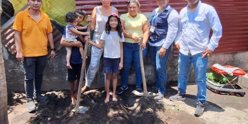 En Tiquisate implementan huertos familiares para mejorar alimentación de familias con niños con desnutrición aguda 