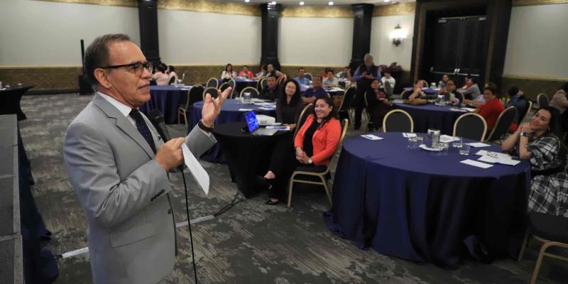 Mineduc oficializa el programa Cemucaf