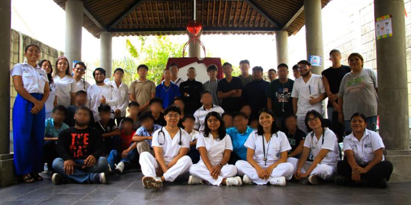 Estudiantes del CUNSUR 