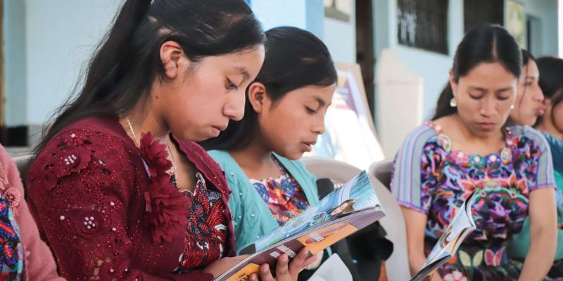 Niñas de Totonicapán se sumergen en el mundo de las TIC 