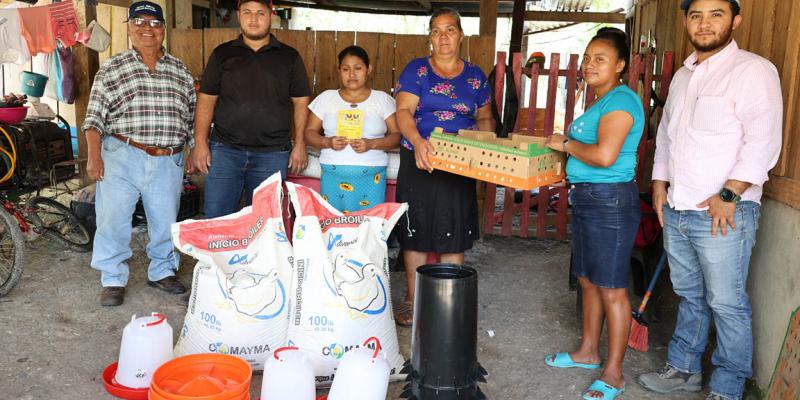 Proyecto Avícola beneficia a 2400 pobladores en la Zona de Adyacencia