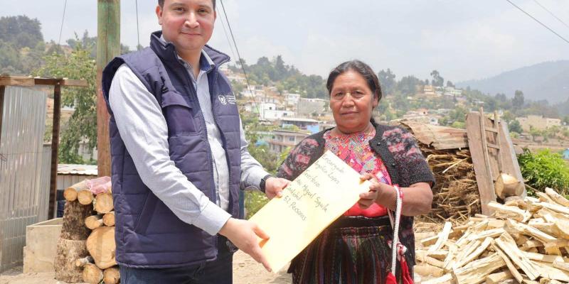 Viceministro supervisa condiciones habitacionales en comunidades vulnerables