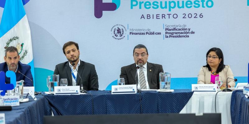 Minfin y Segeplan reciben propuestas para sectores económico y político-institucional