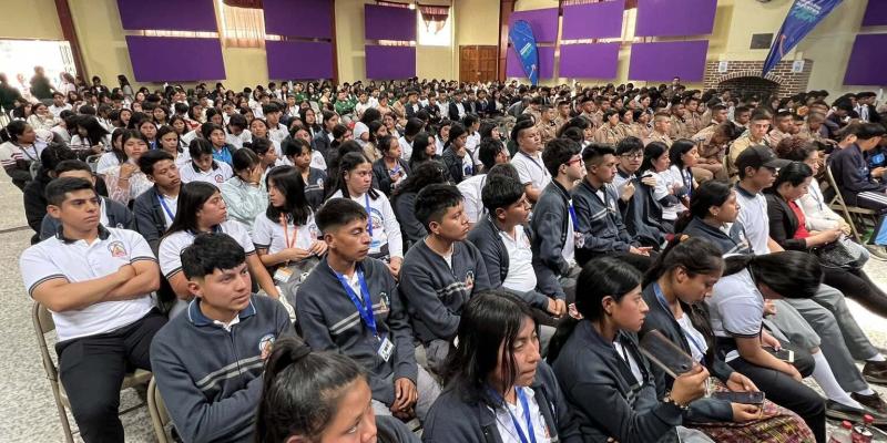 Gira Becas por Nuestro Futuro llega a Quiché