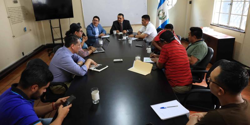 Transportistas de Totonicapán reciben capacitación para agilizar sus trámites en la DGT