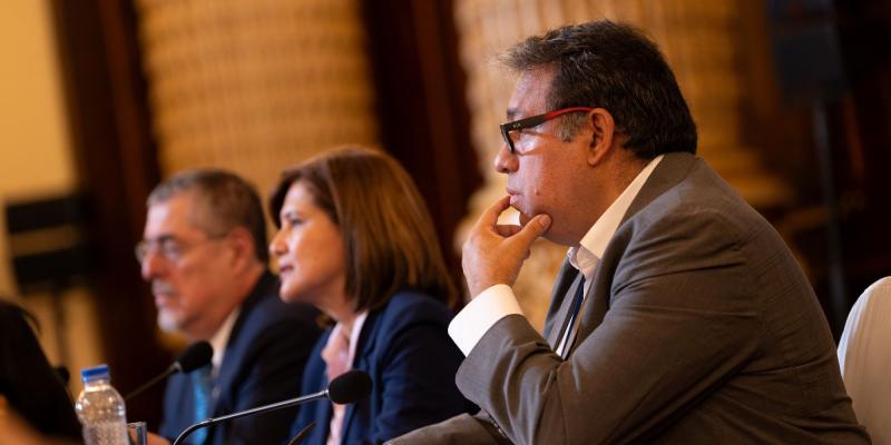 Secretario de Planificación, Carlos Mendoza, lideró la reunión junto con el presidente Bernardo Arévalo. 