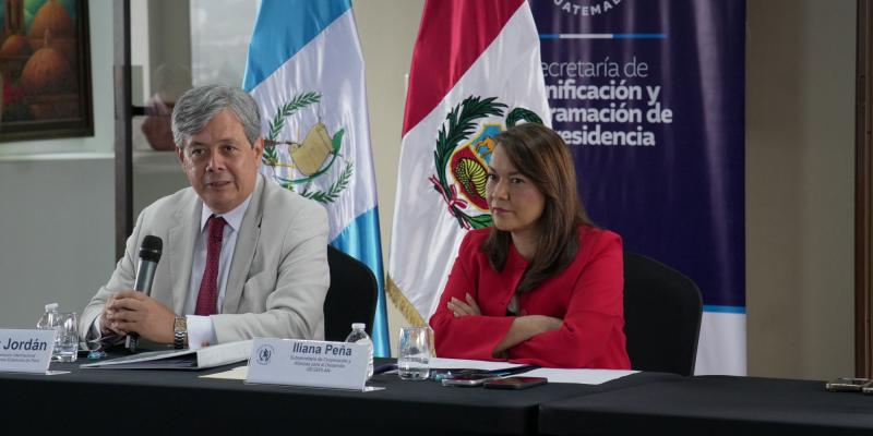 César Jordán, director de Cooperación Internacional del Ministerio de Relaciones Exteriores del Perú, e Iliana Peña, subsecretaria de Cooperación y Alianzas para el Desarrollo.