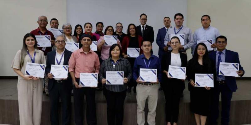 CIV reconoce a colaboradores que culminaron diplomado en Ética y Transparencia