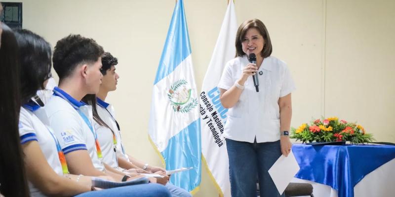 Vicepresidenta impulsa la ciencia en Chiquimula con lanzamiento de Clubes de Ciencias 