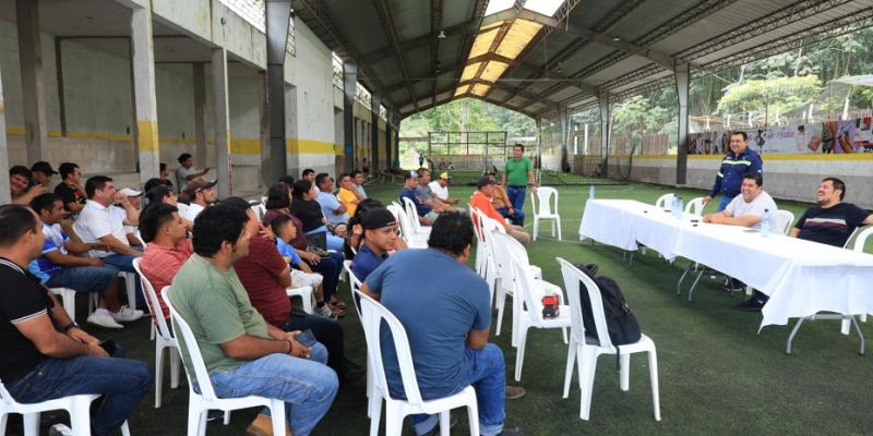 DGT participa en mesa de trabajo con transportistas de Colomba Costa Cuca