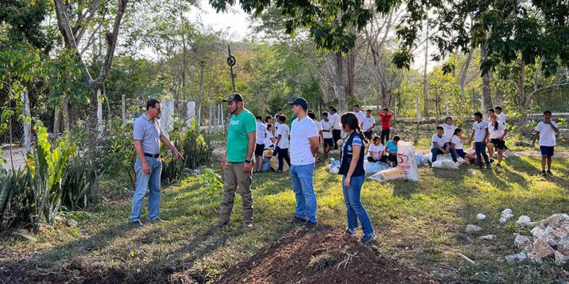 Estudiantes de Santa Ana, Petén capacitados para activar huertos escolares