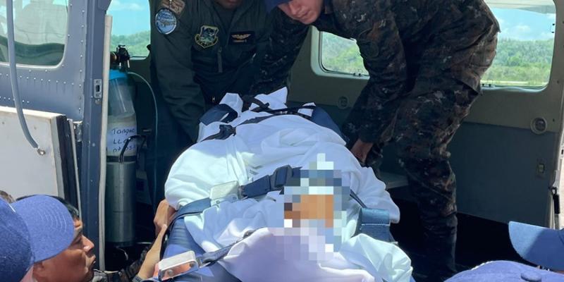 Fuerza Aérea Guatemalteca realizó evacuación aeromédica desde Petén.