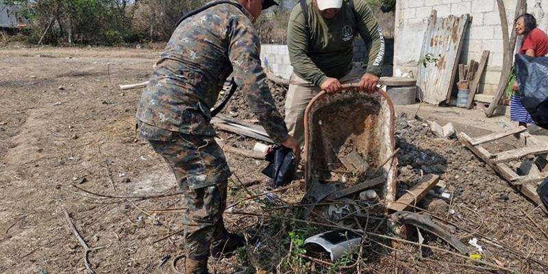 El Ejército de Guatemala realiza jornadas de deschatarrización en Jutiapa.