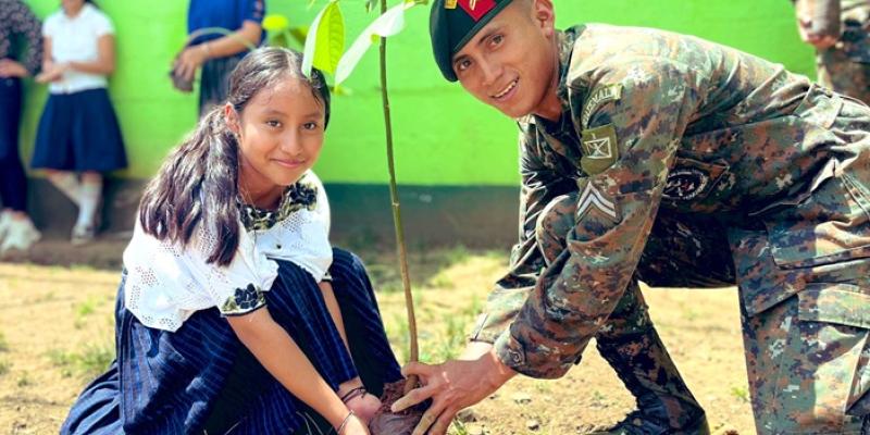 Brigada de Infantería de Marina realizó jornada de reforestación en Izabal.
