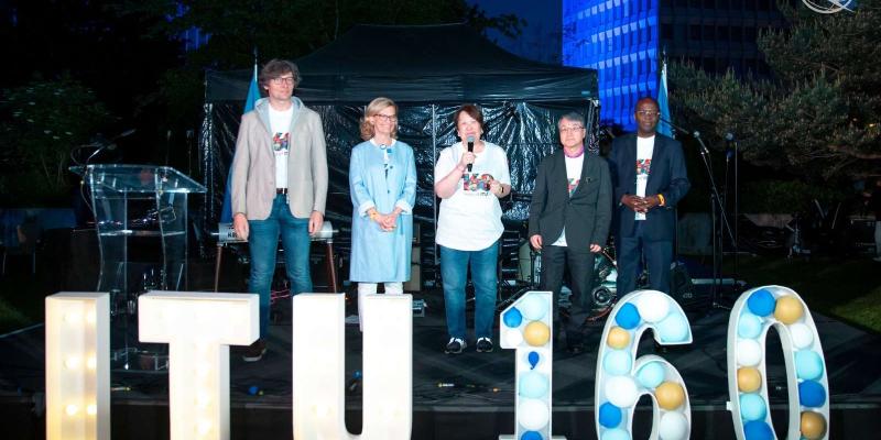 Lucha por la igualdad de género digital: de 2,600 millones de personas que aún no están conectadas a Internet una mayoría son mujeres y niñas