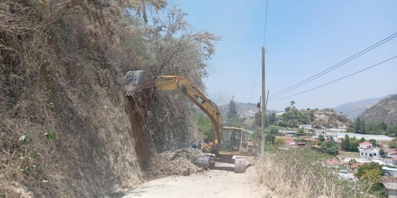 Mejoran caminos rurales en Quiché para impulsar el desarrollo de las comunidades 