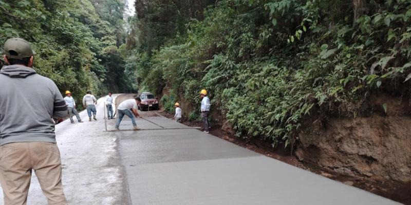 Camino rural en San Pedro Yepocapa impulsa desarrollo y mejora la calidad de vida de más de 13 mil vecinos