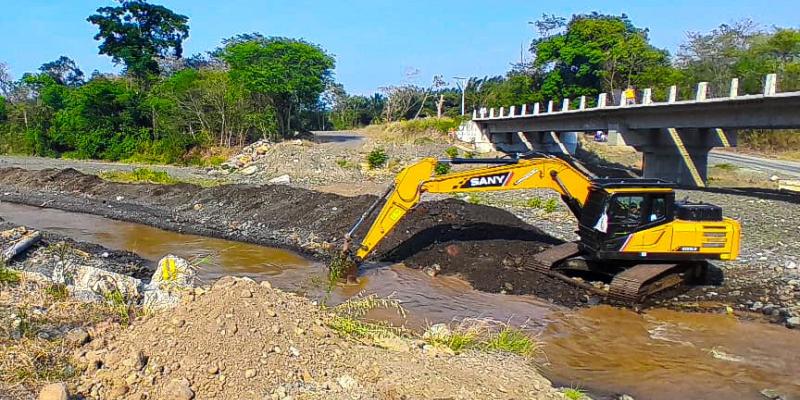 Se reanudan trabajos del puente El Túnico: mejora vial clave para comunidades de Izabal y Alta Verapaz