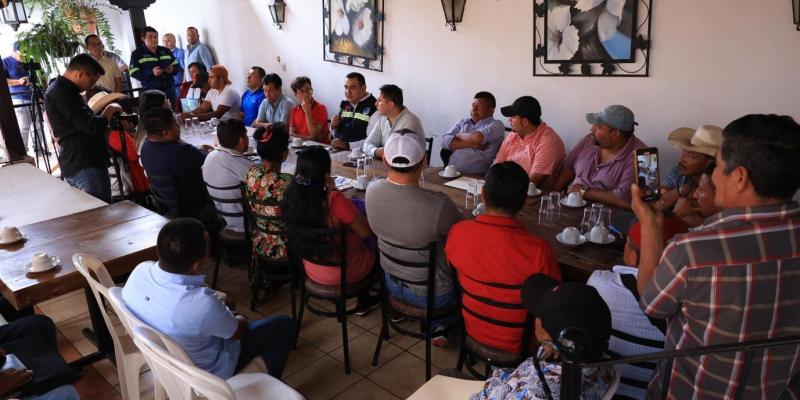 DGT resuelve dudas y brinda capacitación a transportistas de Jalapa
