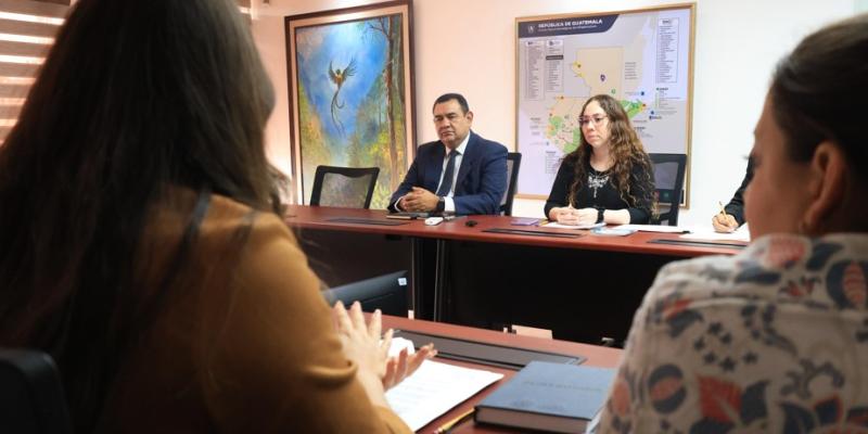 Turismo sobre ruedas: DGT e INGUAT afinan motores para mejorar el registro de transporte turístico