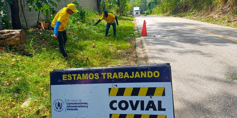 COVIAL realiza chapeo en ruta de Chisec para mejorar visibilidad y seguridad vial