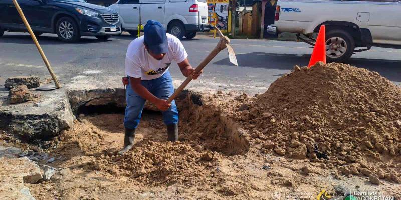 Dirección General de Caminos atiende socavamiento en la CA-01 Occidente, tramo Chimaltenango – Sacatepéquez