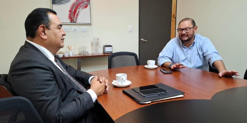 Turismo seguro y transporte legal: DGT y CAMTUR avanzan hacia una estrategia conjunta con tecnología QR